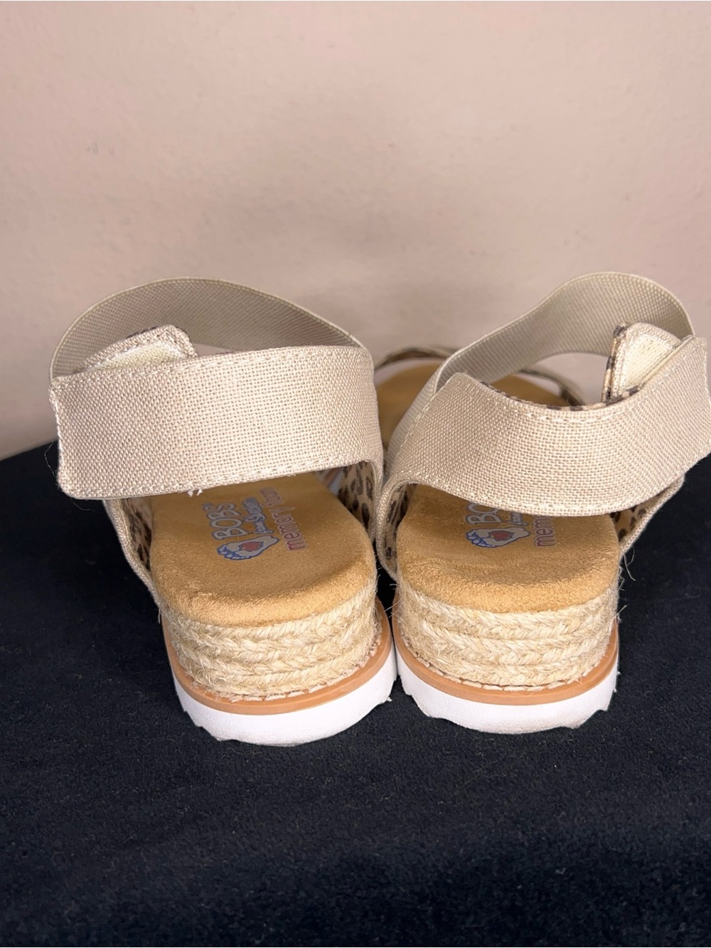 Size 6 Women’s Bobs Sandals Beige Tan Comfort Memory Foam Espadrilles - Picture 3 of 15